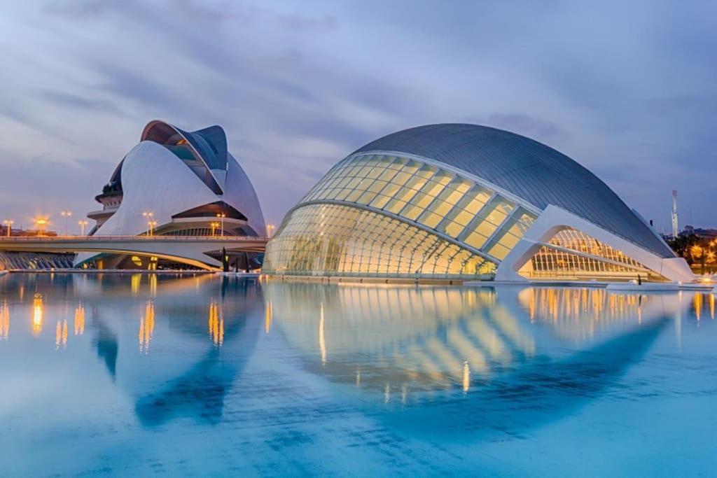 Valencia Las Artes Y Ciencias + Garaje + Netflix Dış mekan fotoğraf