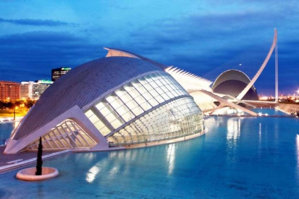 Valencia Las Artes Y Ciencias + Garaje + Netflix Dış mekan fotoğraf